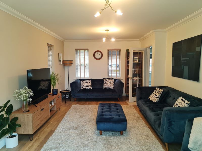 Property photo 3 of 40 Lounge