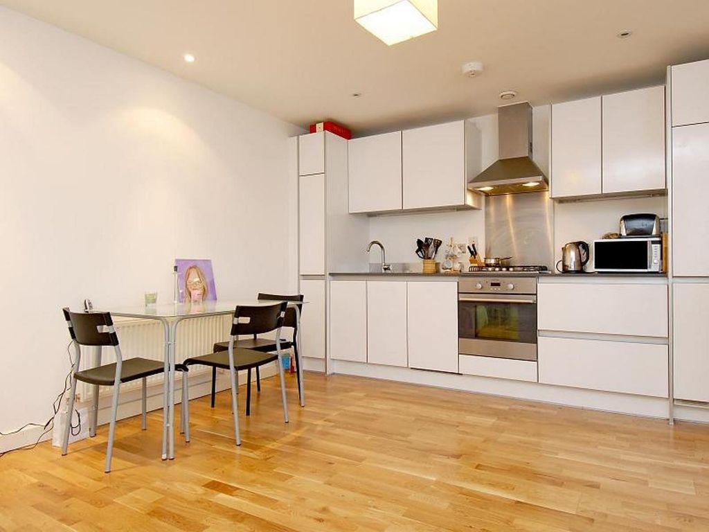 Property photo 3 of 7 Kitchen