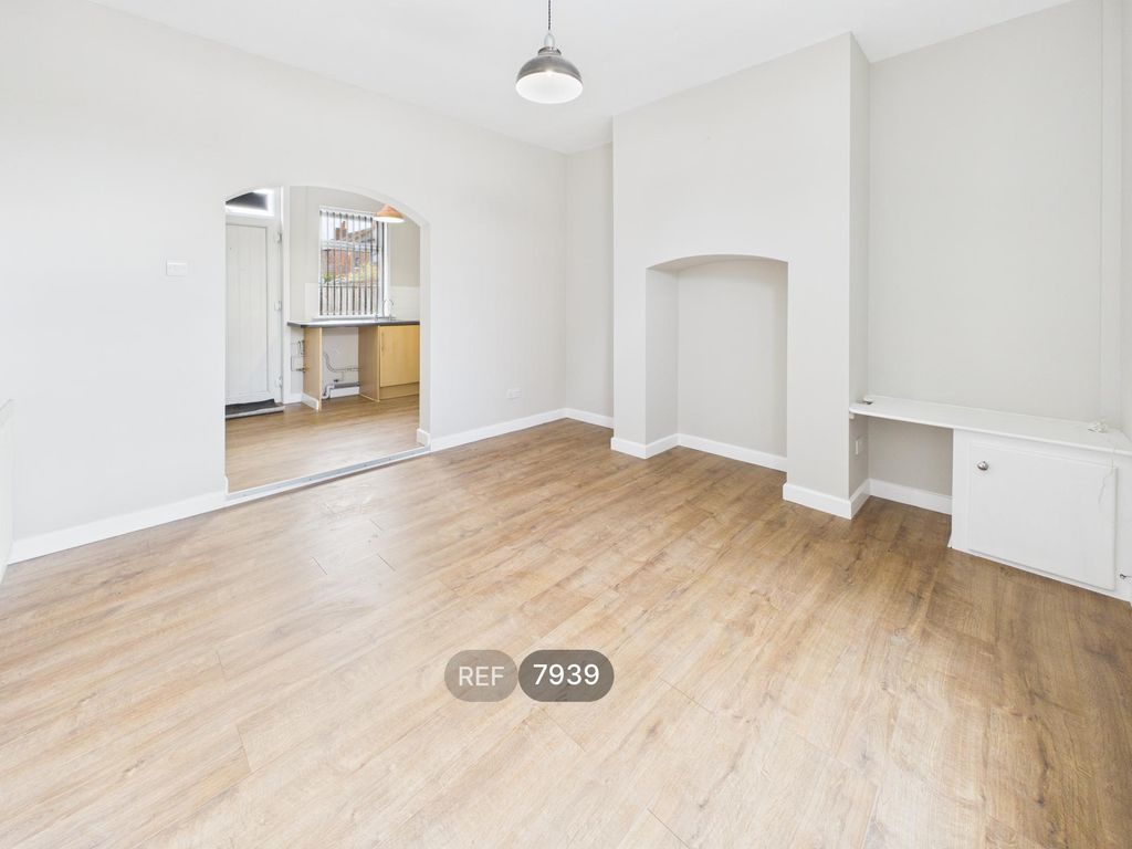 Property photo 3 of 10 Living Room