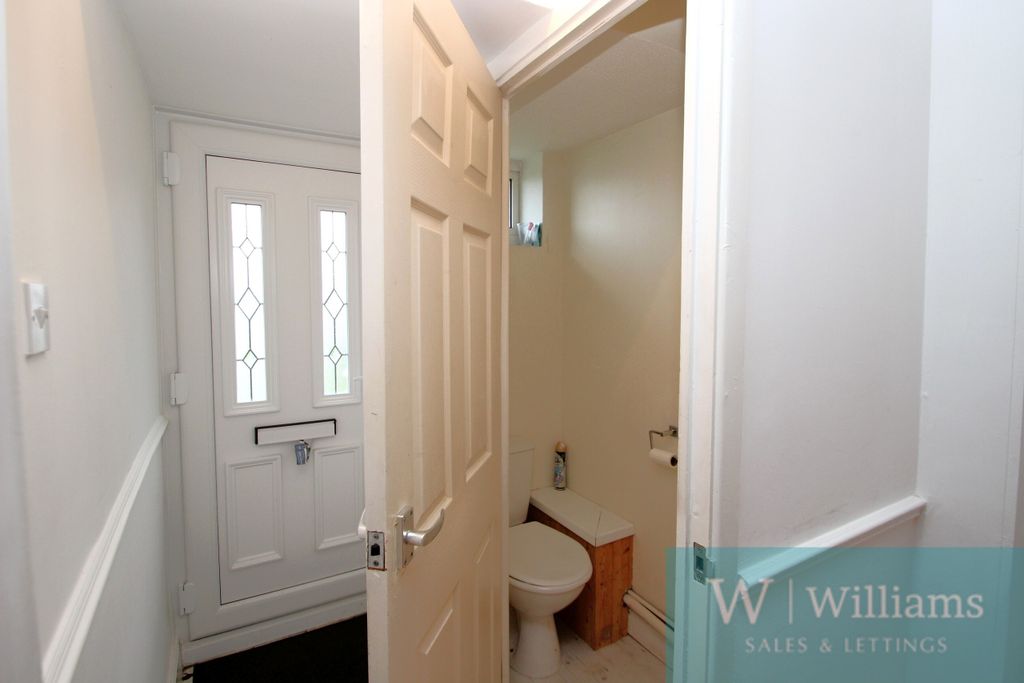 Property photo 3 of 13 Downstairs Cloakroom