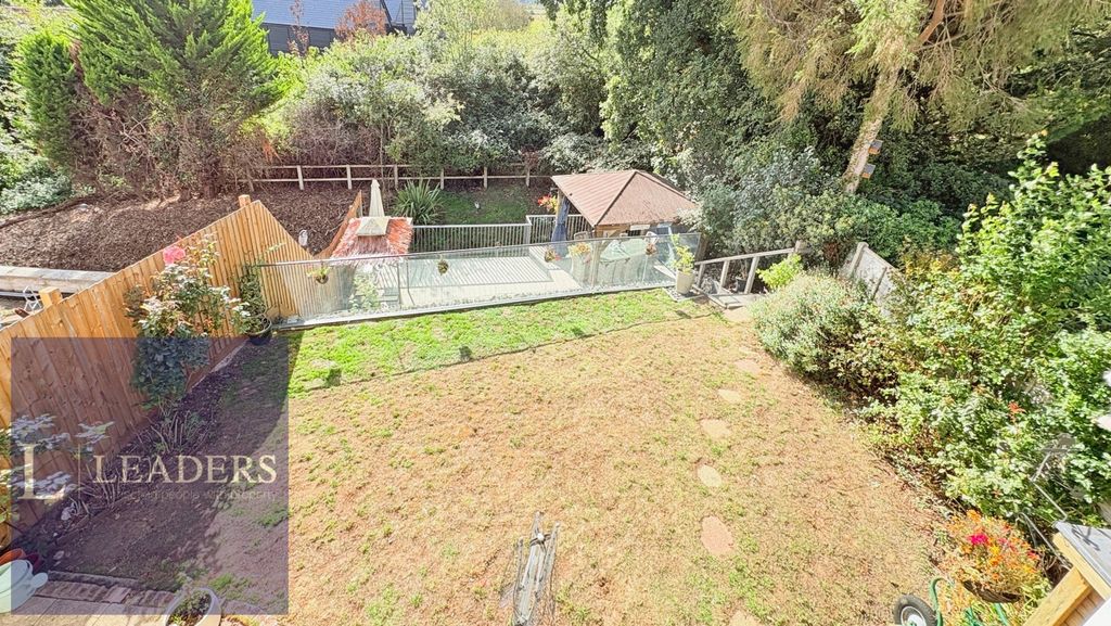 Property photo 3 of 18 Garden
