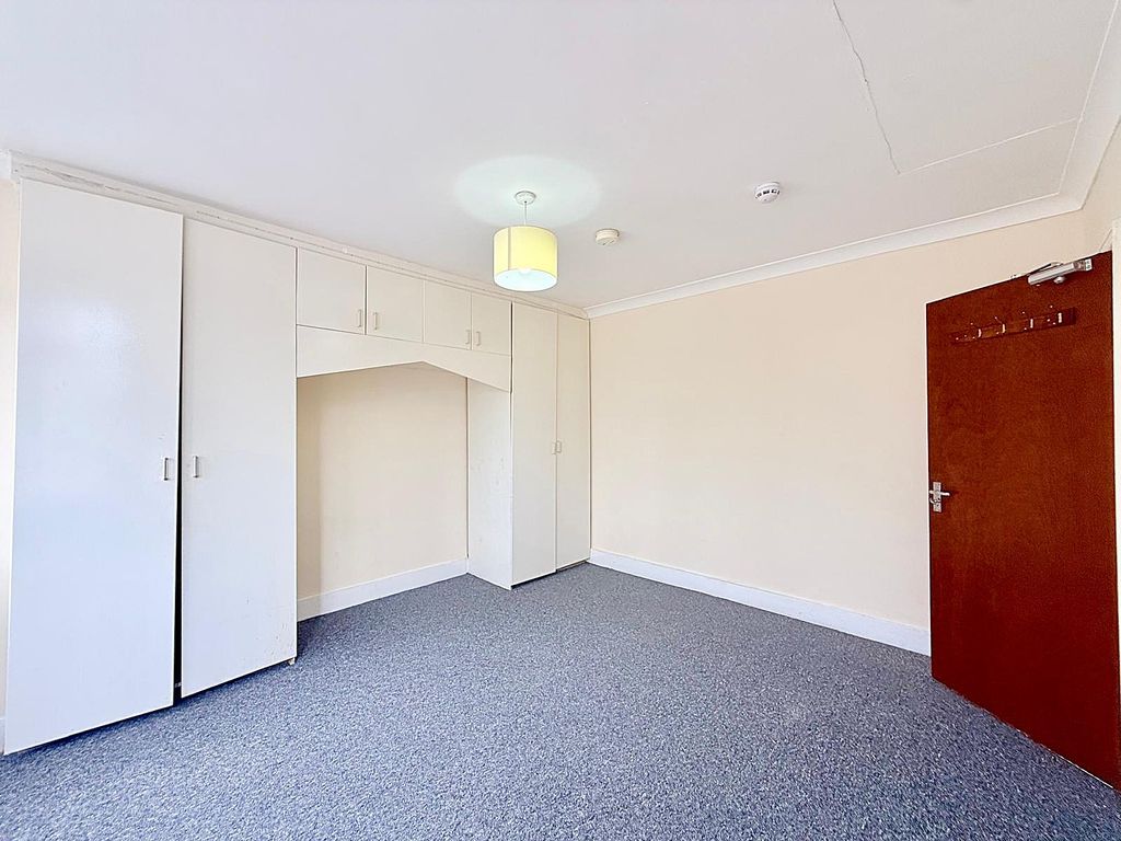 Property photo 3 of 25