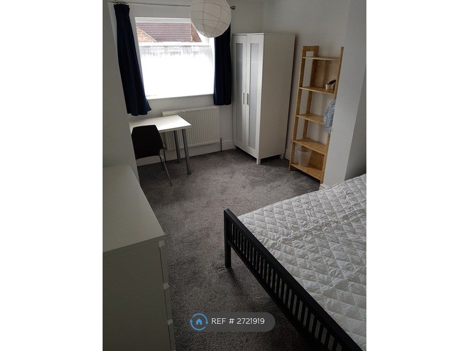 Property photo 3 of 9 Bedroom 2