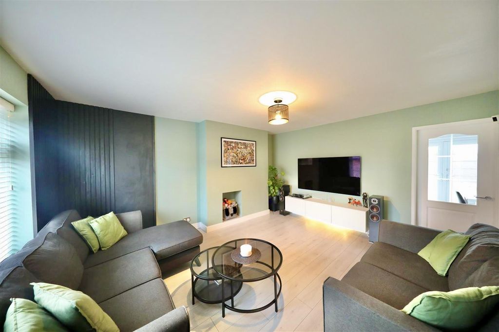 Property photo 2 of 18 Living Room