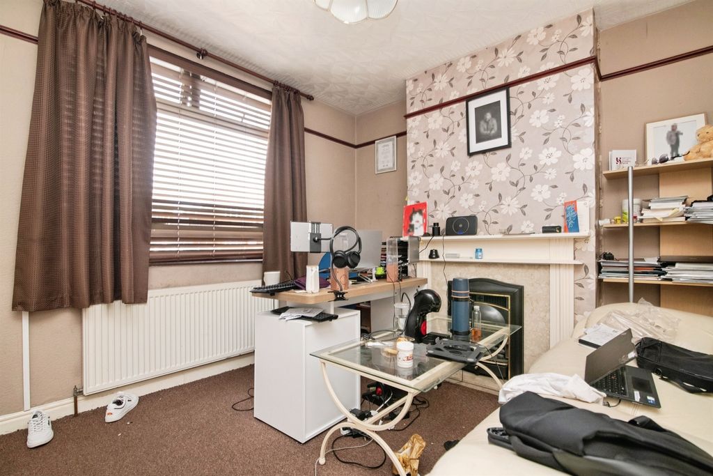 Property photo 2 of 17