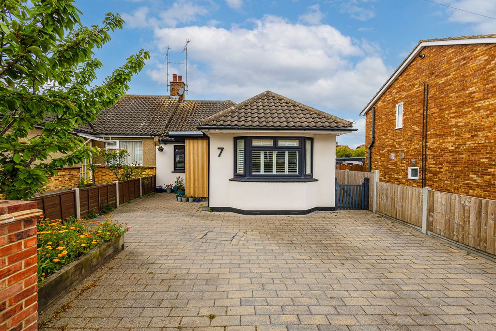 Property photo 1 of 32
