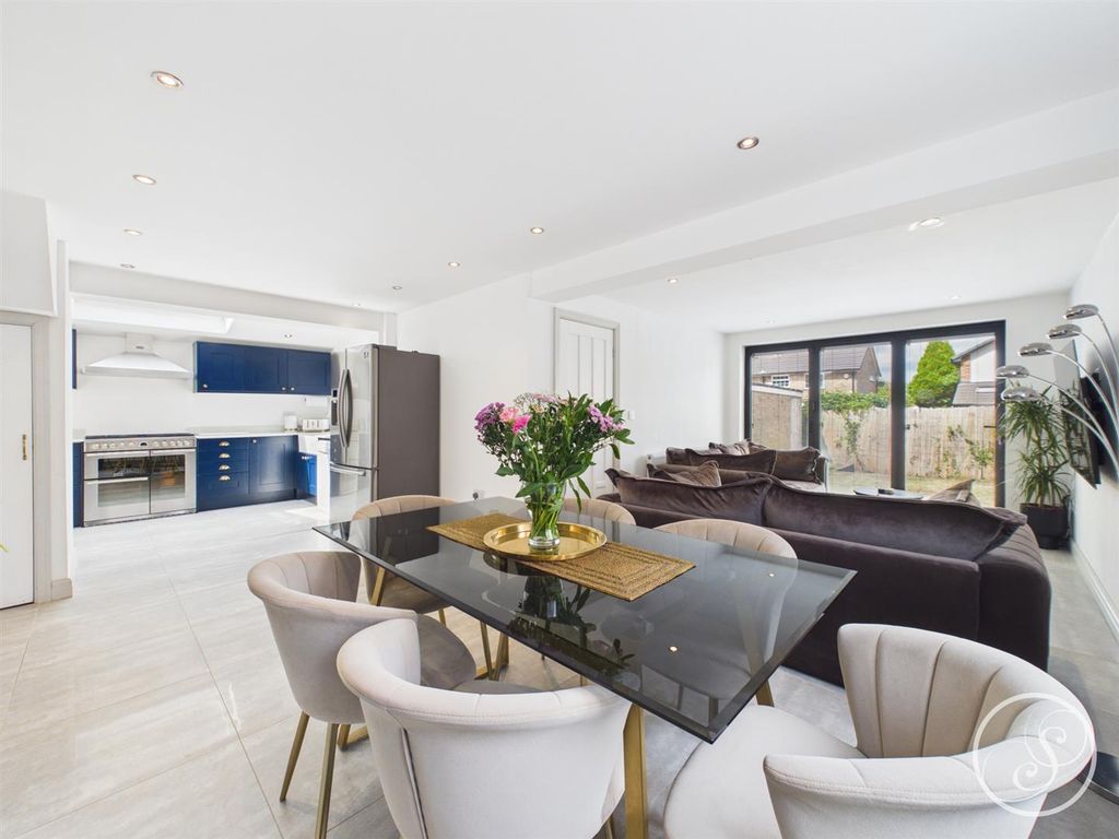 Property photo 2 of 23 Open Plan