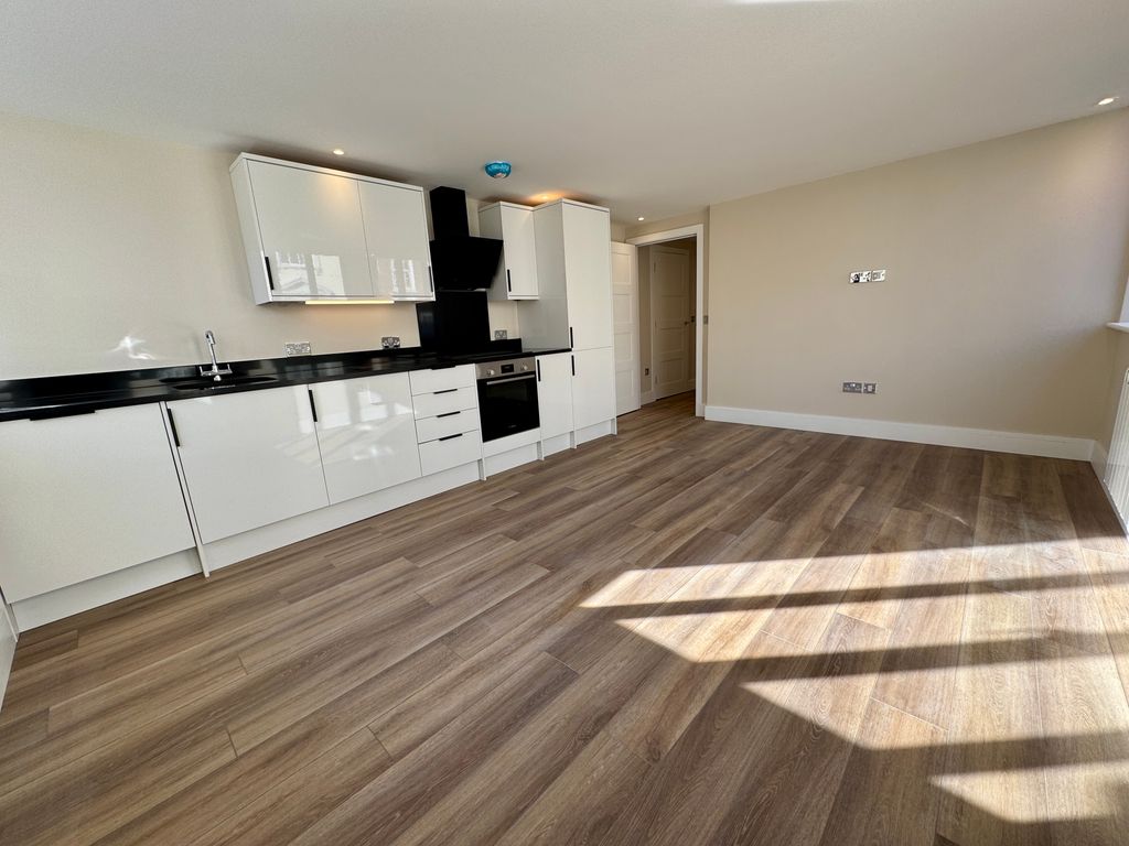 Property photo 3 of 21 Image