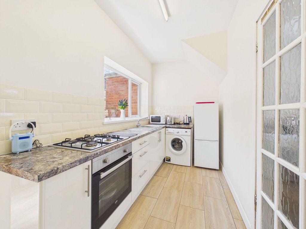 Property photo 3 of 11 Kitchen