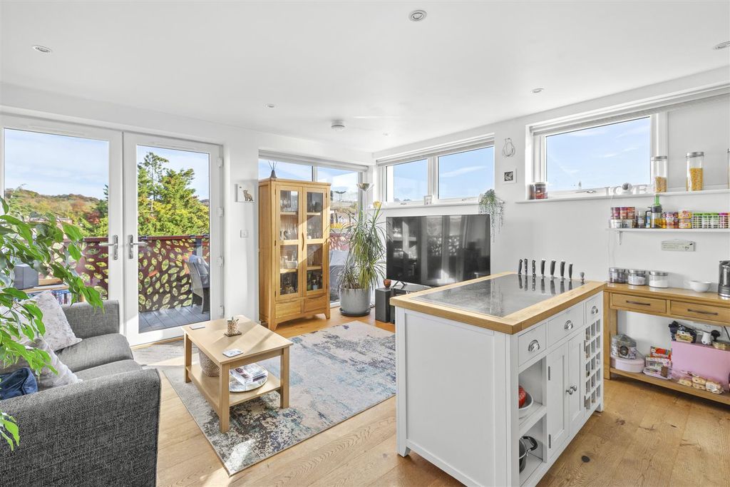 Property photo 2 of 10 Reception Area