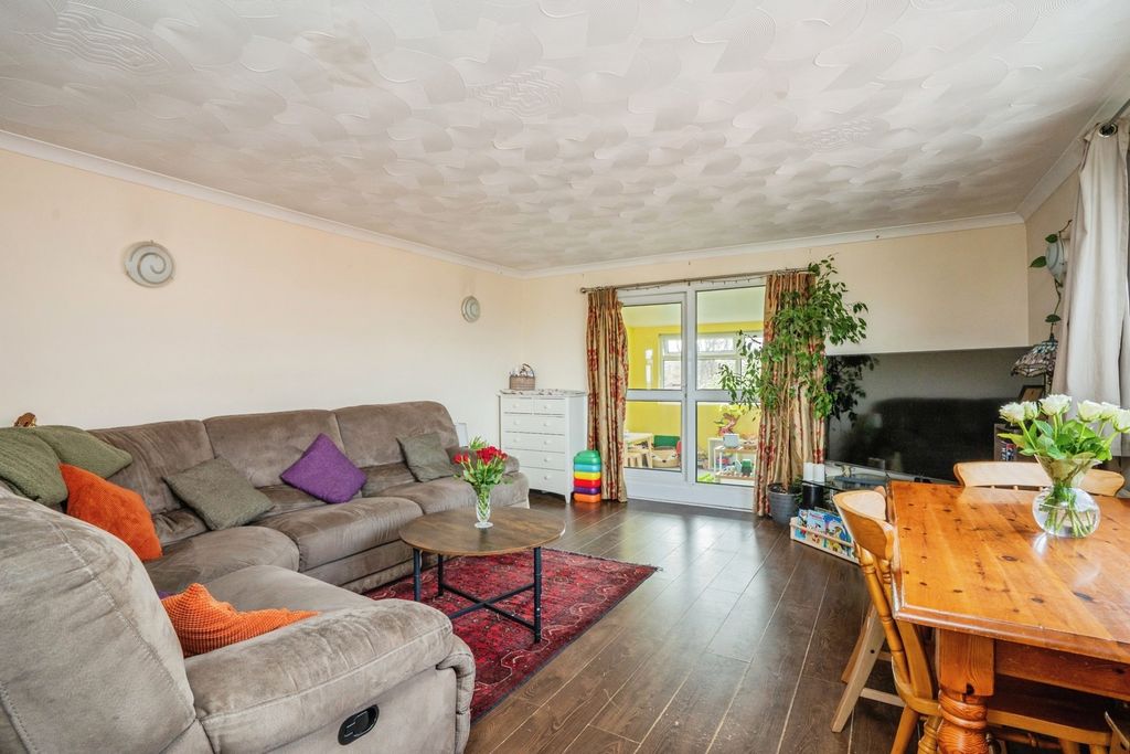 Property photo 2 of 15 Pbox-Img.Jpg