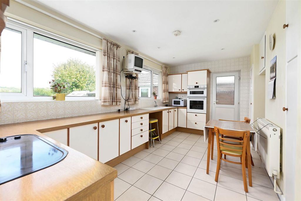 Property photo 2 of 12 Kitchen