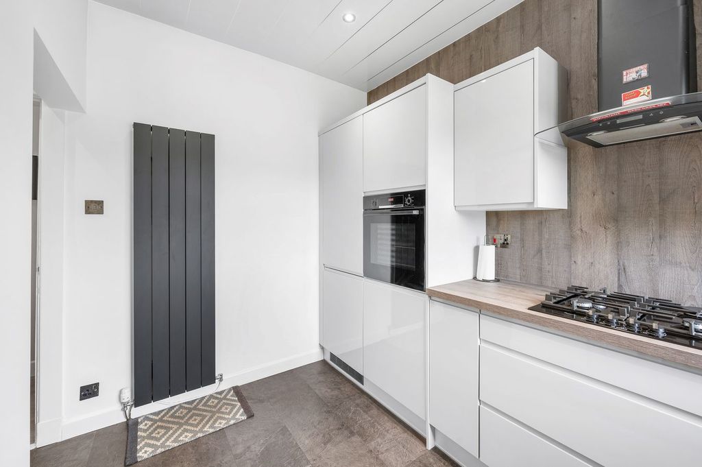3 bed flat for saleTuke Street, Dunfermline KY12 photo 5