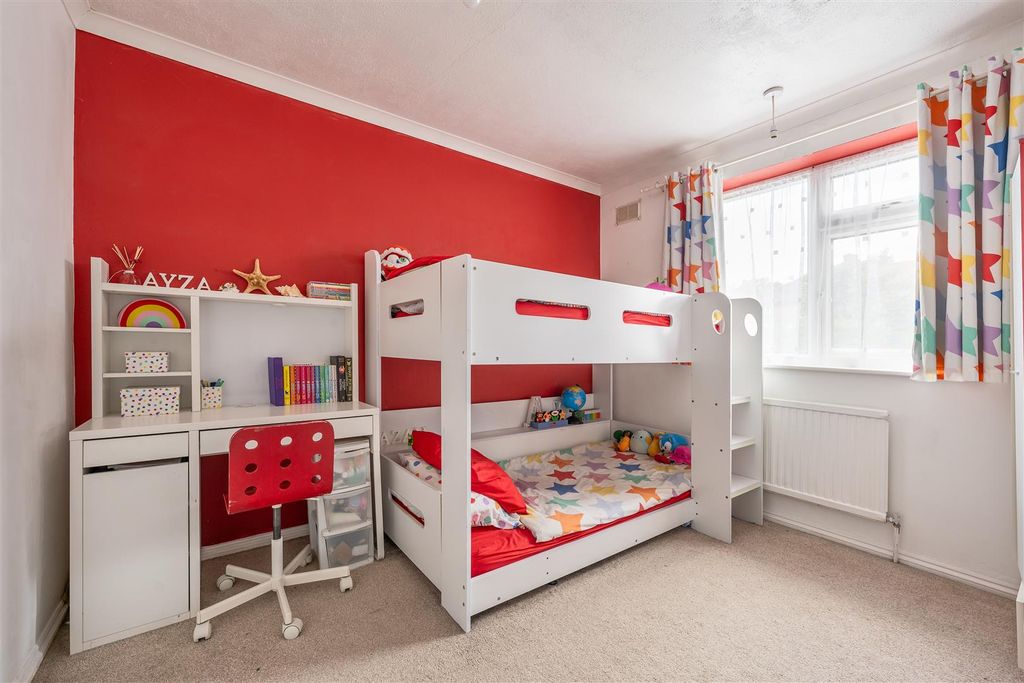 Property photo 3 of 16 Normanton Park E4
