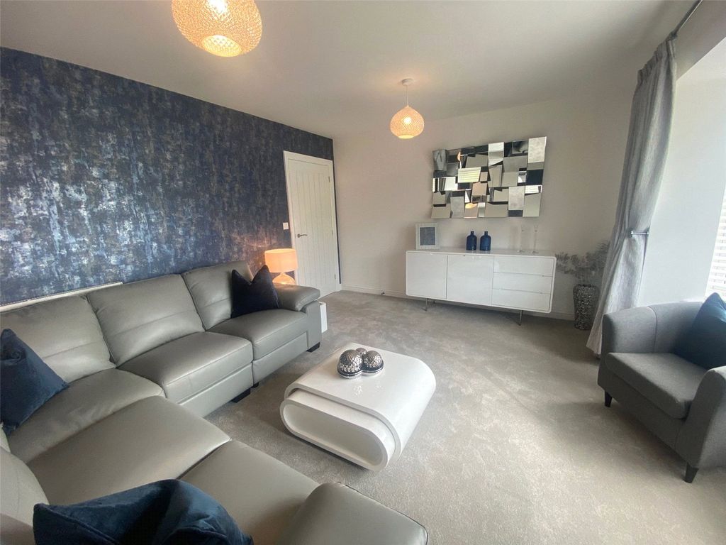Property photo 2 of 12 Lounge
