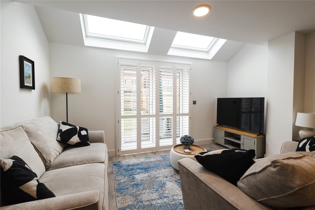 Property photo 3 of 36 Picture No. 23