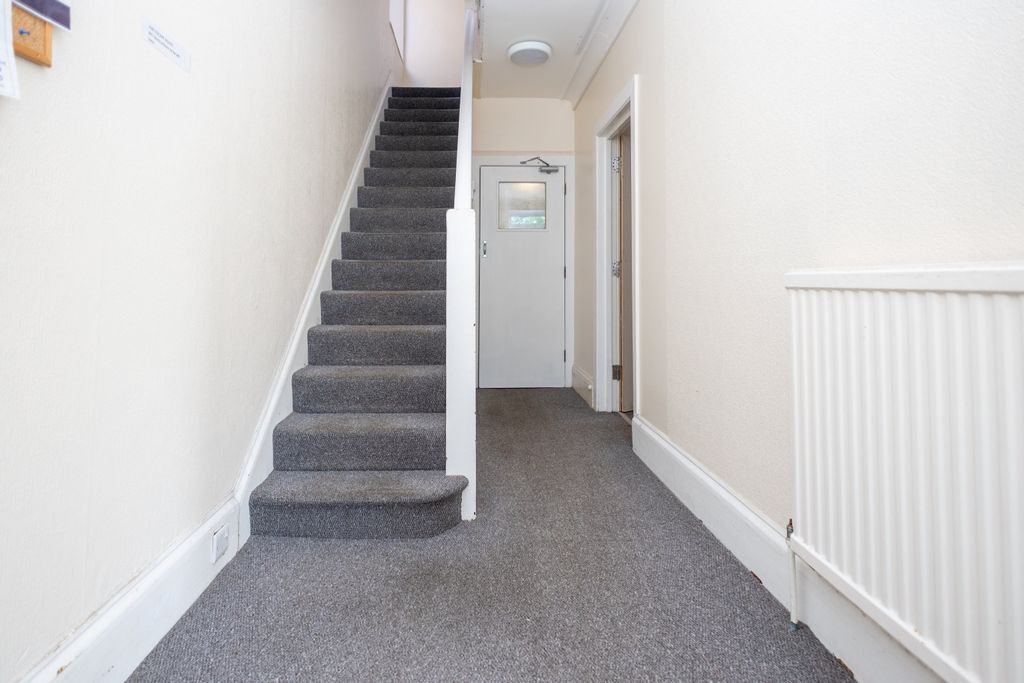 Property photo 2 of 18 Hallway