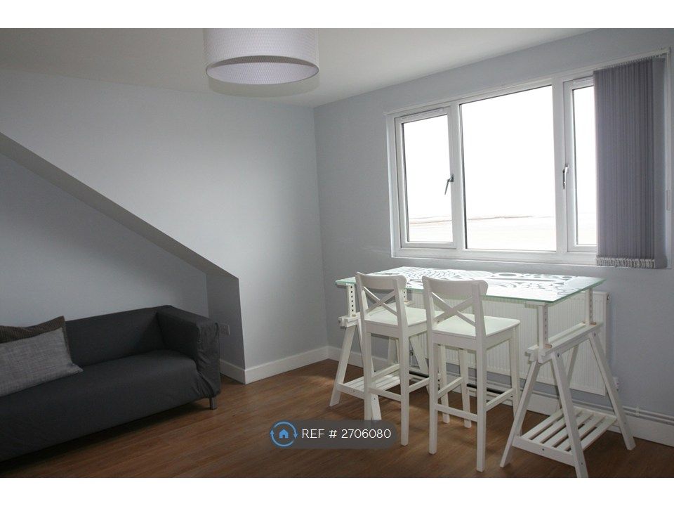 Property photo 2 of 12 Kitchen / Living Room