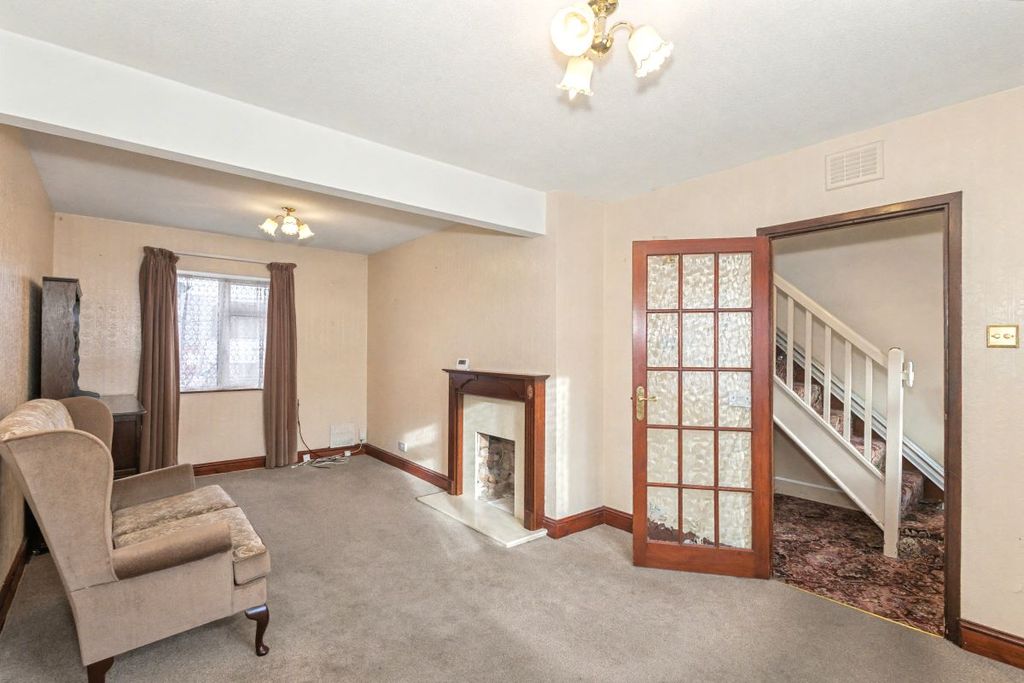 Property photo 2 of 18