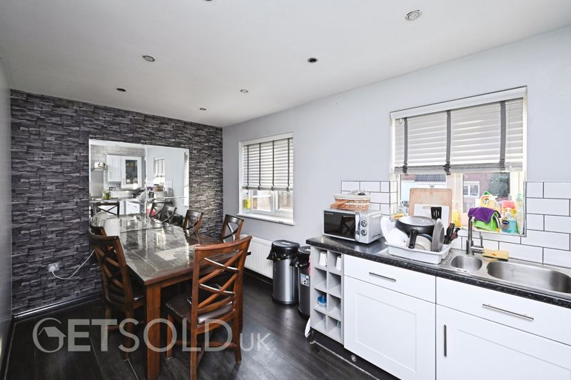 Property photo 3 of 10 Photo 5