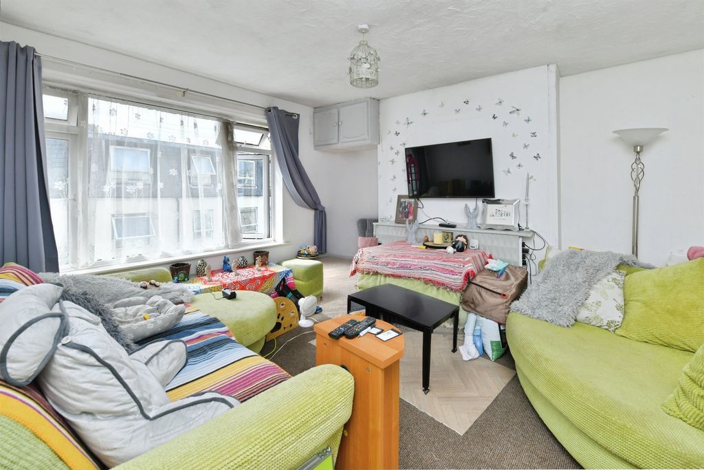 Property photo 3 of 19