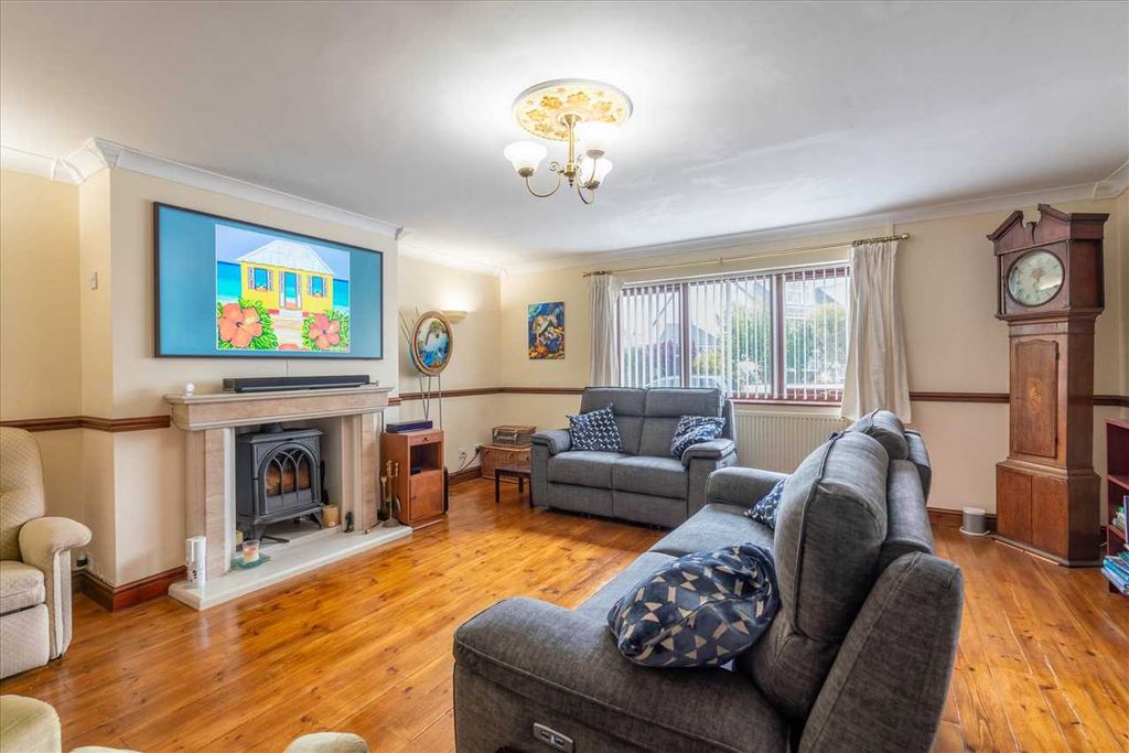 Property photo 2 of 33