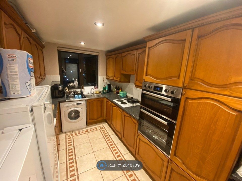 Property photo 3 of 10 New Cooker, Your Own Fridge Freezer