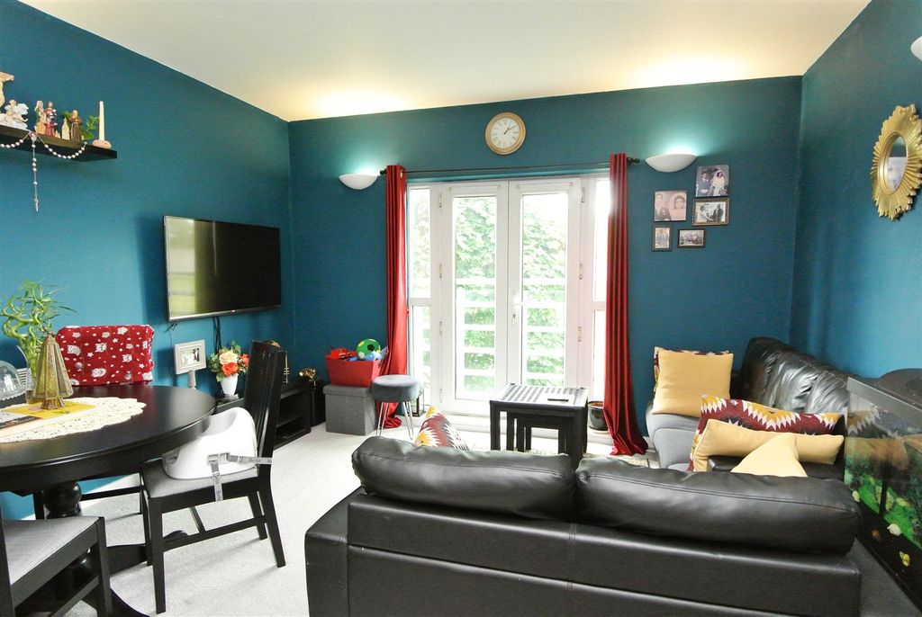 Property photo 3 of 10 Sh Lounge2.Jpg