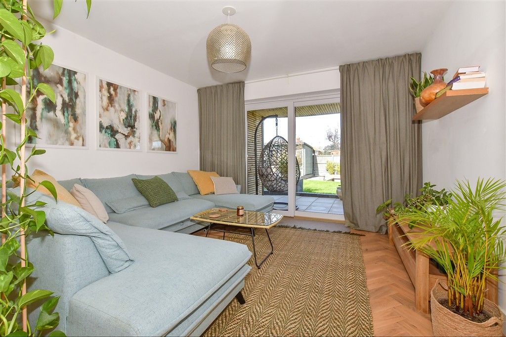 Property photo 3 of 30 Lounge/ Kitchen