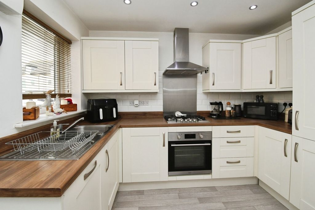 Property photo 2 of 17 Photo