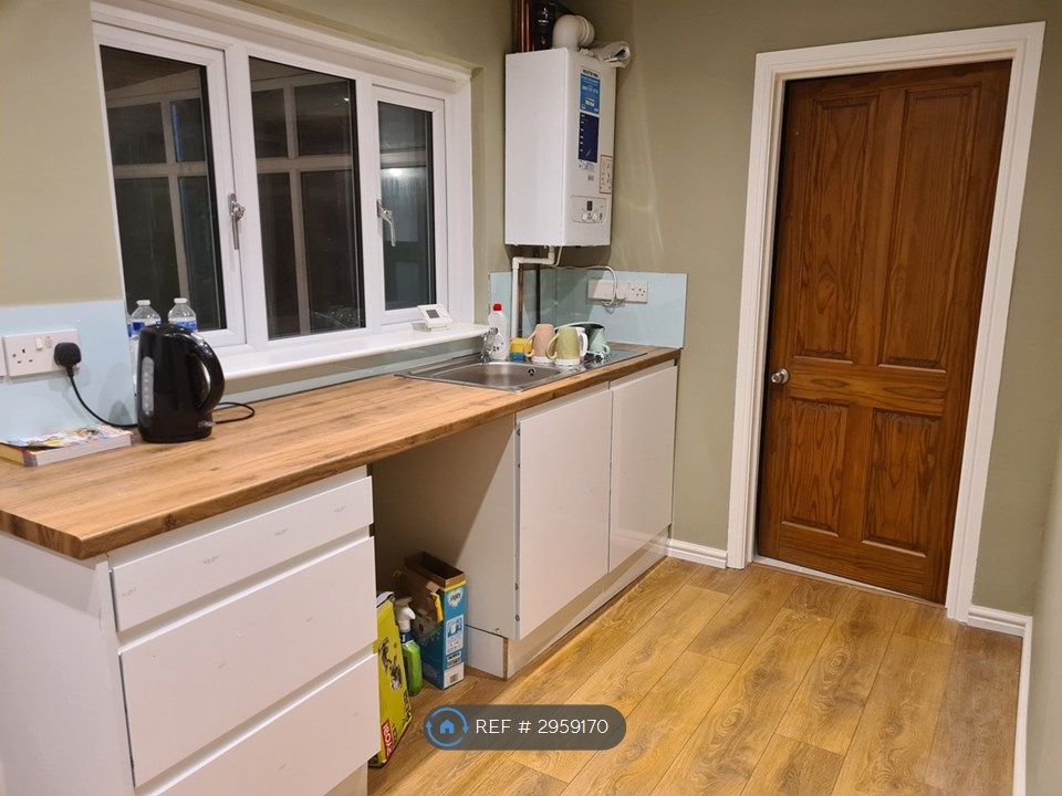 Property photo 1 of 11 Kitchen