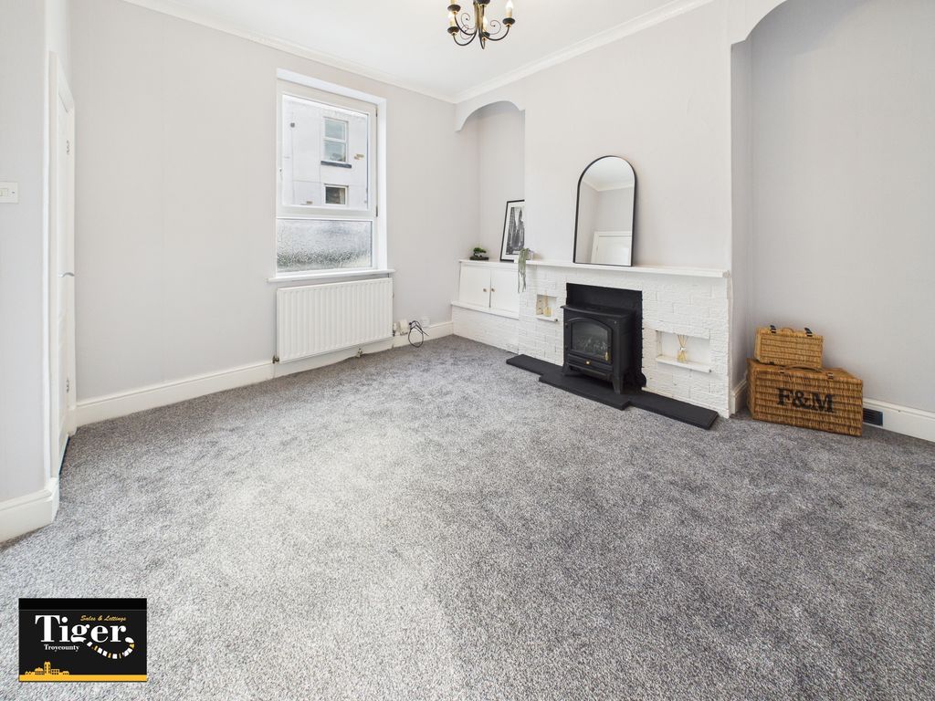 Property photo 2 of 13 Cam01931G0-Pr0333-Still001