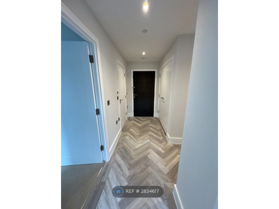 Property photo 3 of 23 Hallway / Corridor