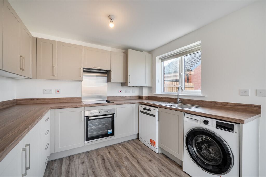 Property photo 2 of 17 Kitchen