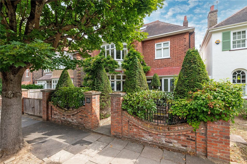 Property photo 1 of 14 Larpent Avenue