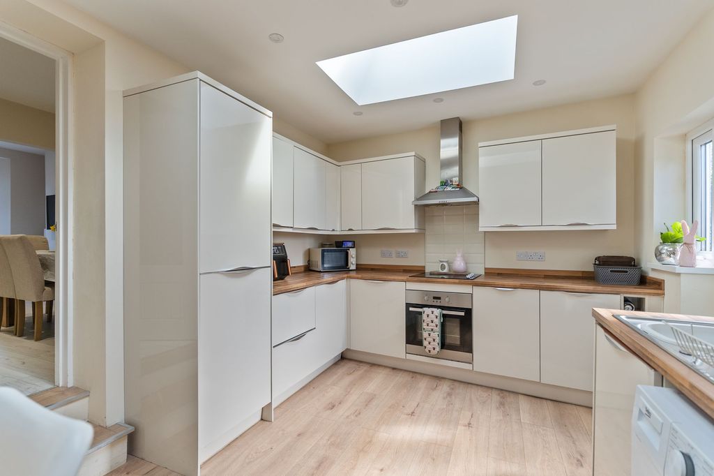 Property photo 2 of 22