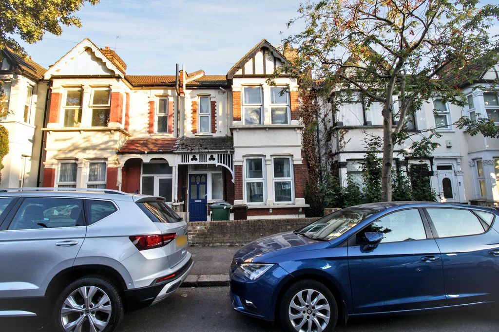 Property photo 1 of 17 Flat A &amp; B, 10 Colchester Road, Leyton, London, E10 6Ha