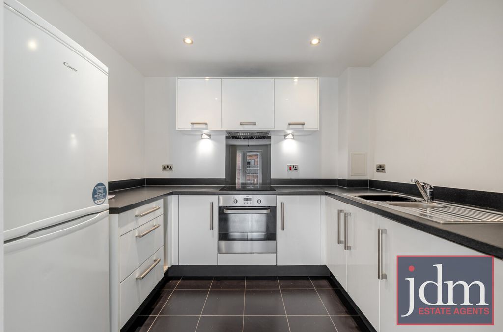 Property photo 2 of 11 80Aa62d1-5d16-4Ac...