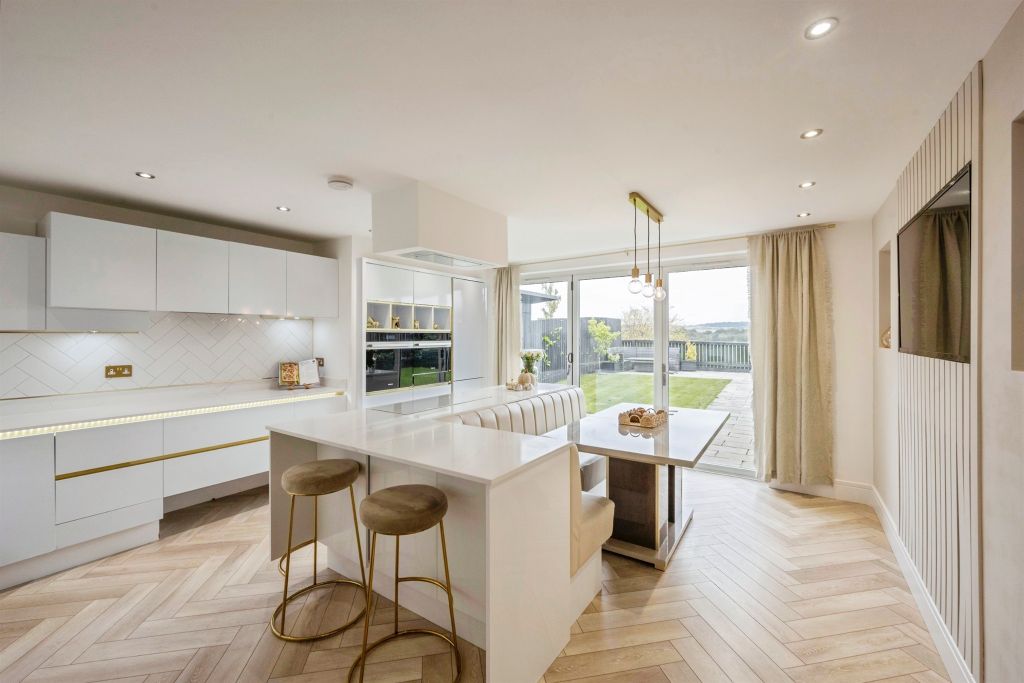 Property photo 3 of 24