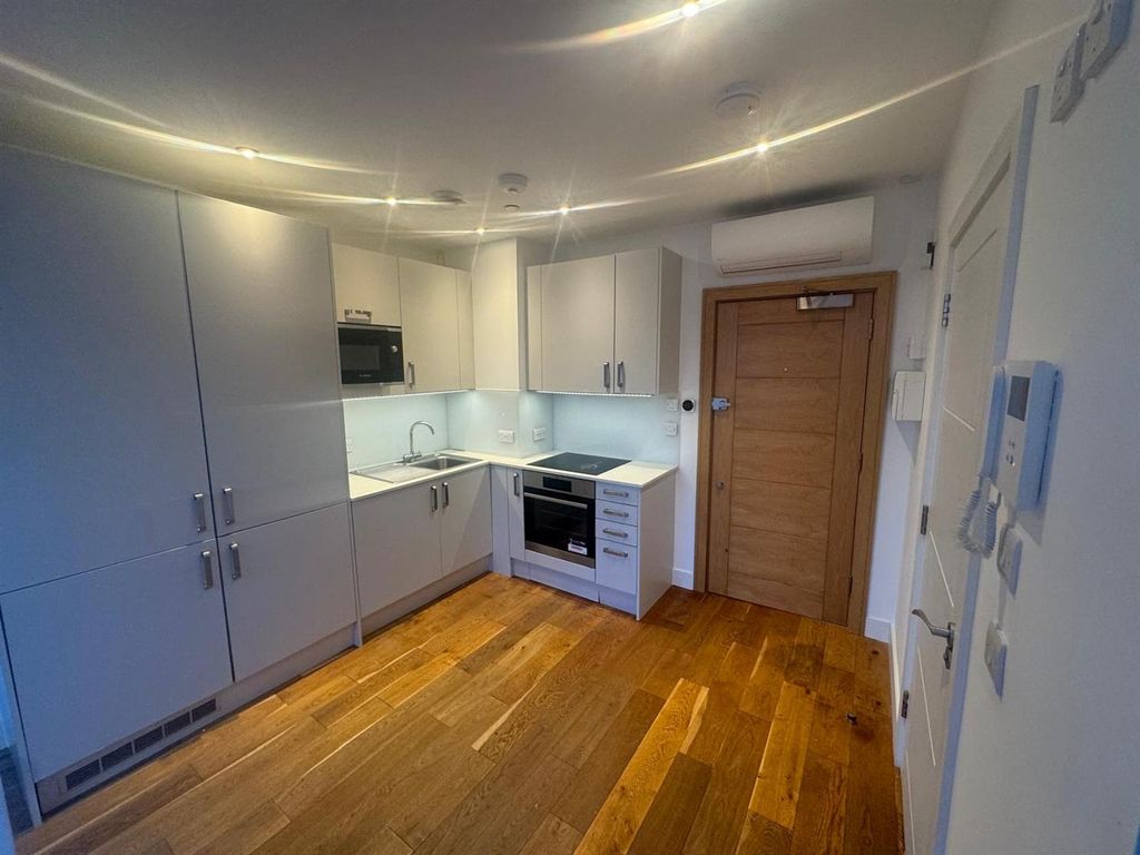 Property photo 2 of 7 89d1Fc60-A84A-492d-99Ca-66Efad61E2F1.Jpg