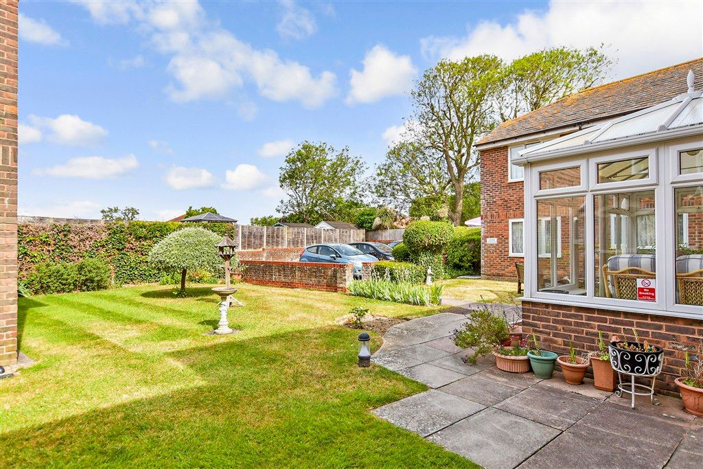 Property photo 1 of 14 Communal Gardens