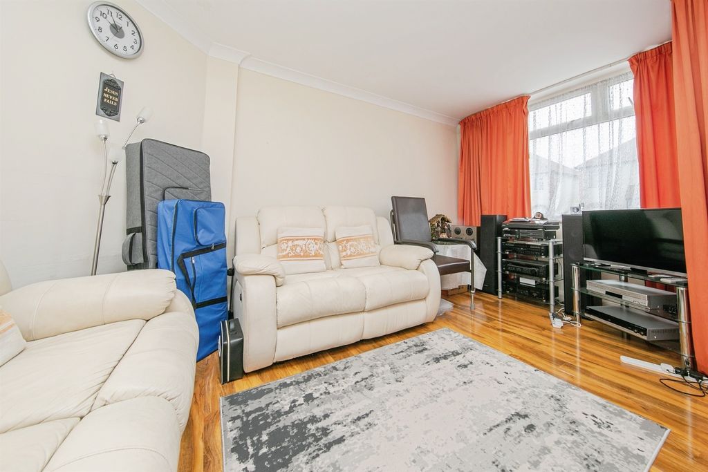 Property photo 2 of 17