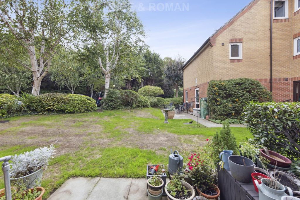 Property photo 3 of 12