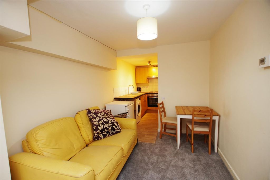 Property photo 2 of 8