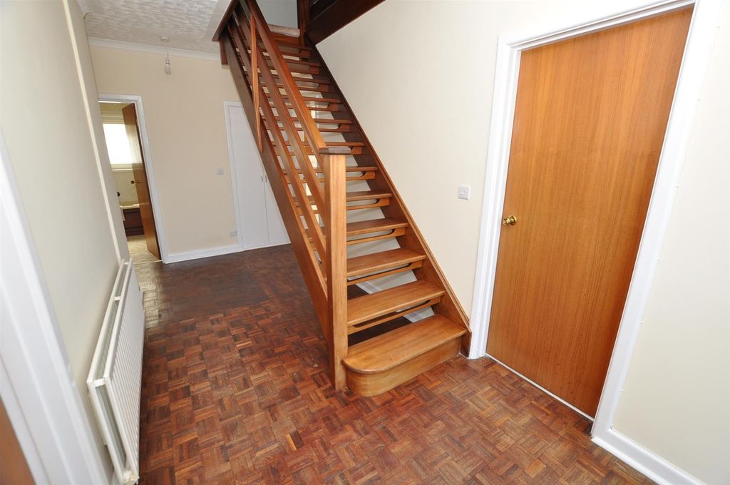 Property photo 3 of 27 Hallway