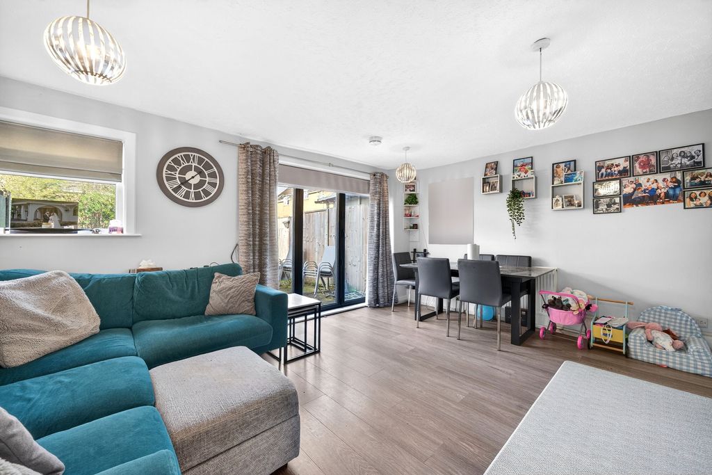 Property photo 1 of 13 Living Room