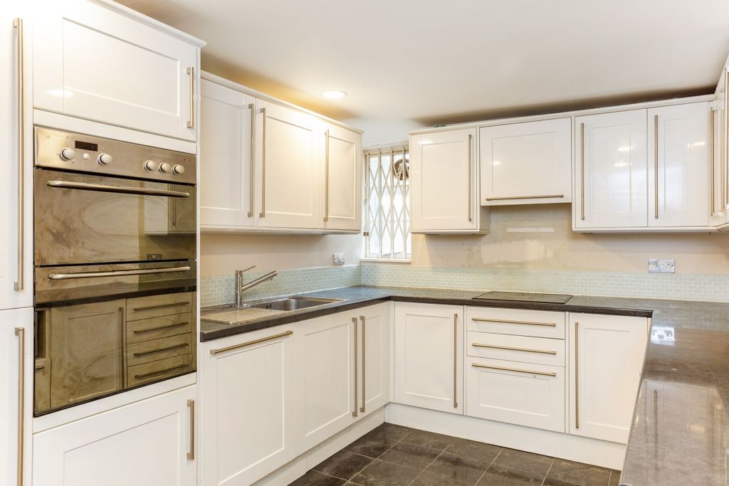 Property photo 2 of 5
