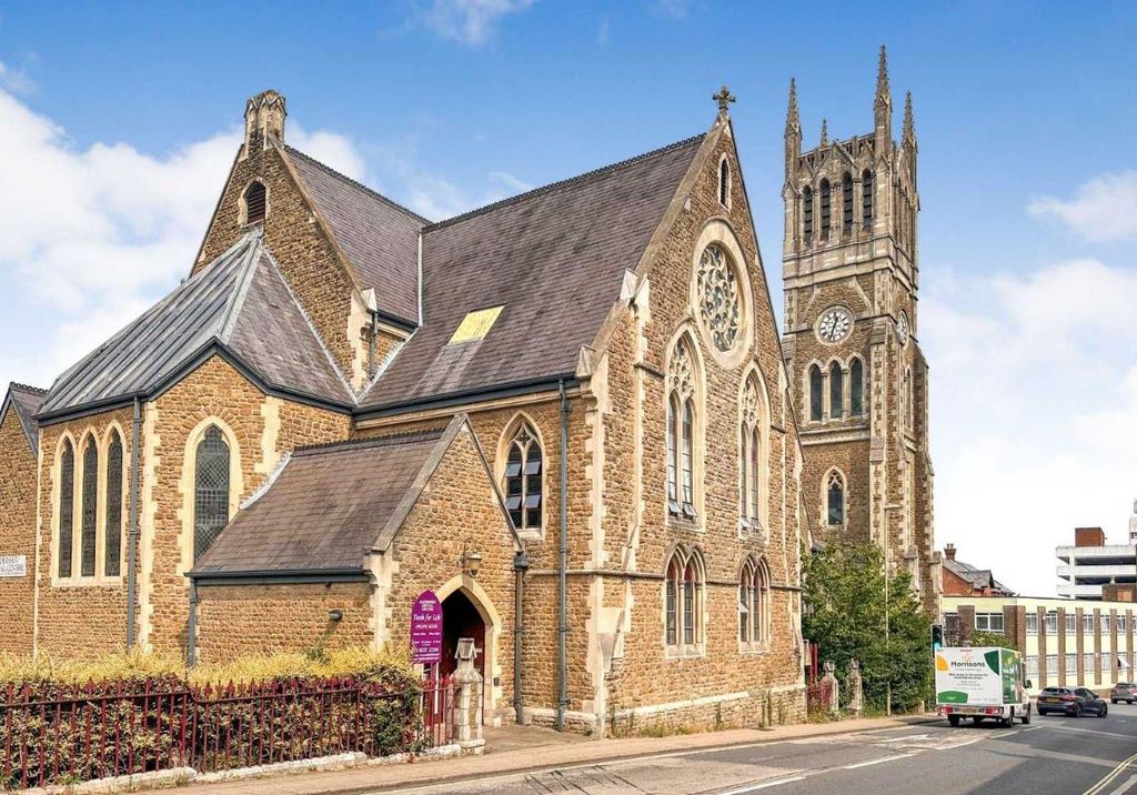 Property photo 1 of 8