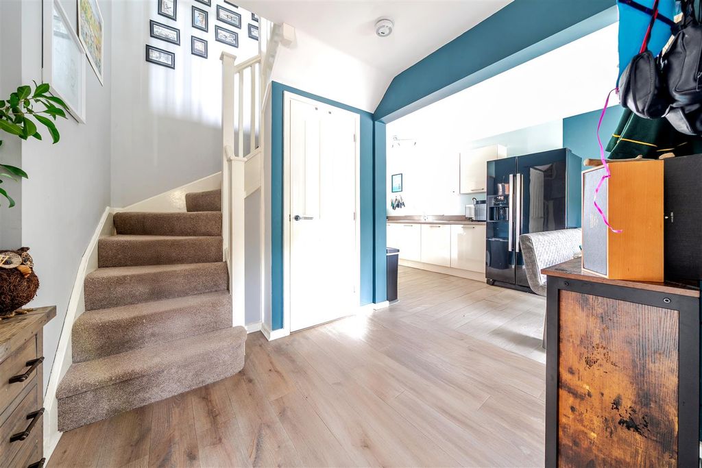 Property photo 2 of 25 1363587-24-68E7B2dc1d140.Jpg