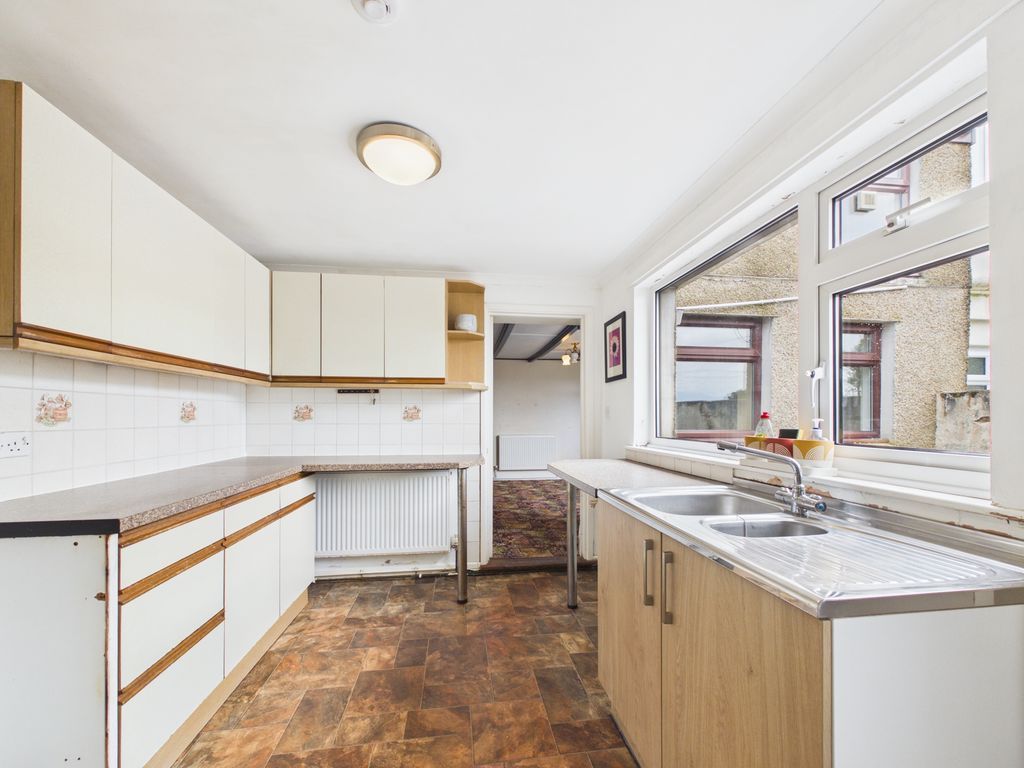 Property photo 2 of 16 Kitchen
